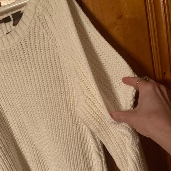 Size Large Cold shoulder Women’s Heather B Color Ivory Heavy Long top New - Picture 3 of 7